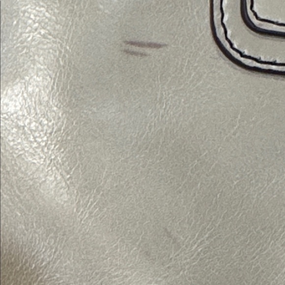 HOBO Sheila Medium Satchel - Picture 9 of 10